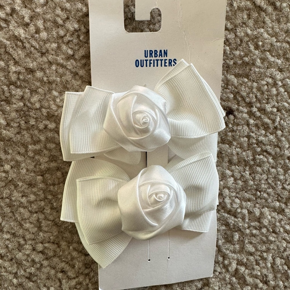Urban Outfitters grosgrain hair bow barrette hair clip set white flowers